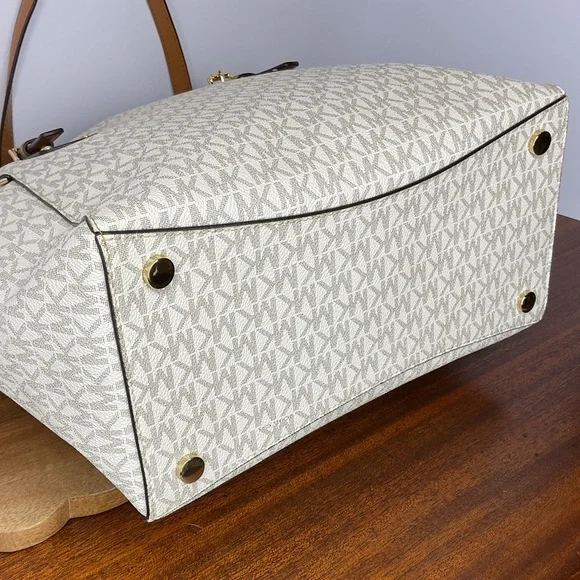 Michael Kors White/Brown Signature Coated Canvas Voyager Tote - Picture 6 of 9
